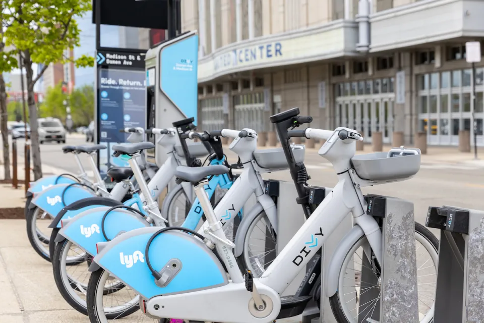 Row of silver and blue Divvy e-bikes at bike share station in Chicago, Illinois.